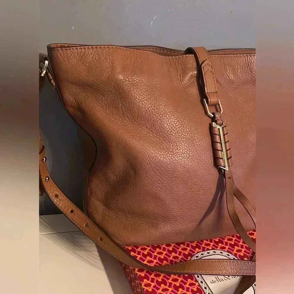 Gorgeouss Covet Stella and Dot all leather Bag👁️♥️👢😘❤️